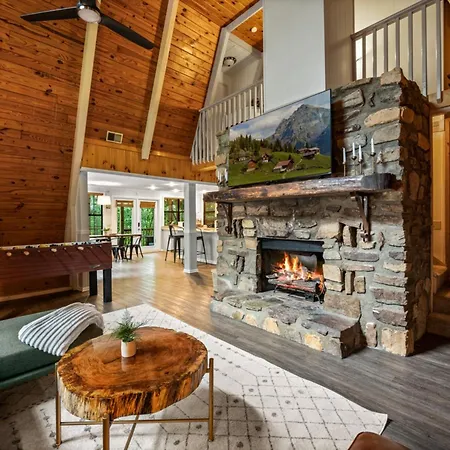 Sugar Bear Cabin With Hot Tub And Fire Pit-2