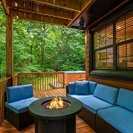 Sugar Bear Cabin With Hot Tub And Fire Pit-3